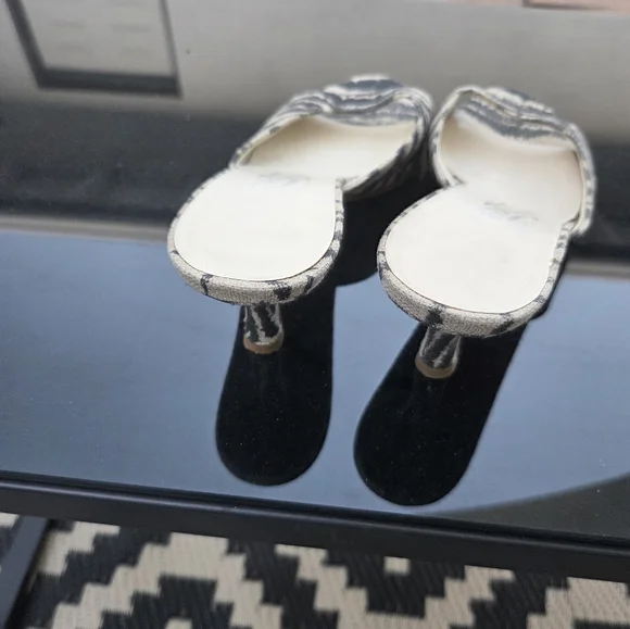 Vintage Salvatore Ferragamo Zebra Pattern Mules - Black and Cream - Picture 3 of 4